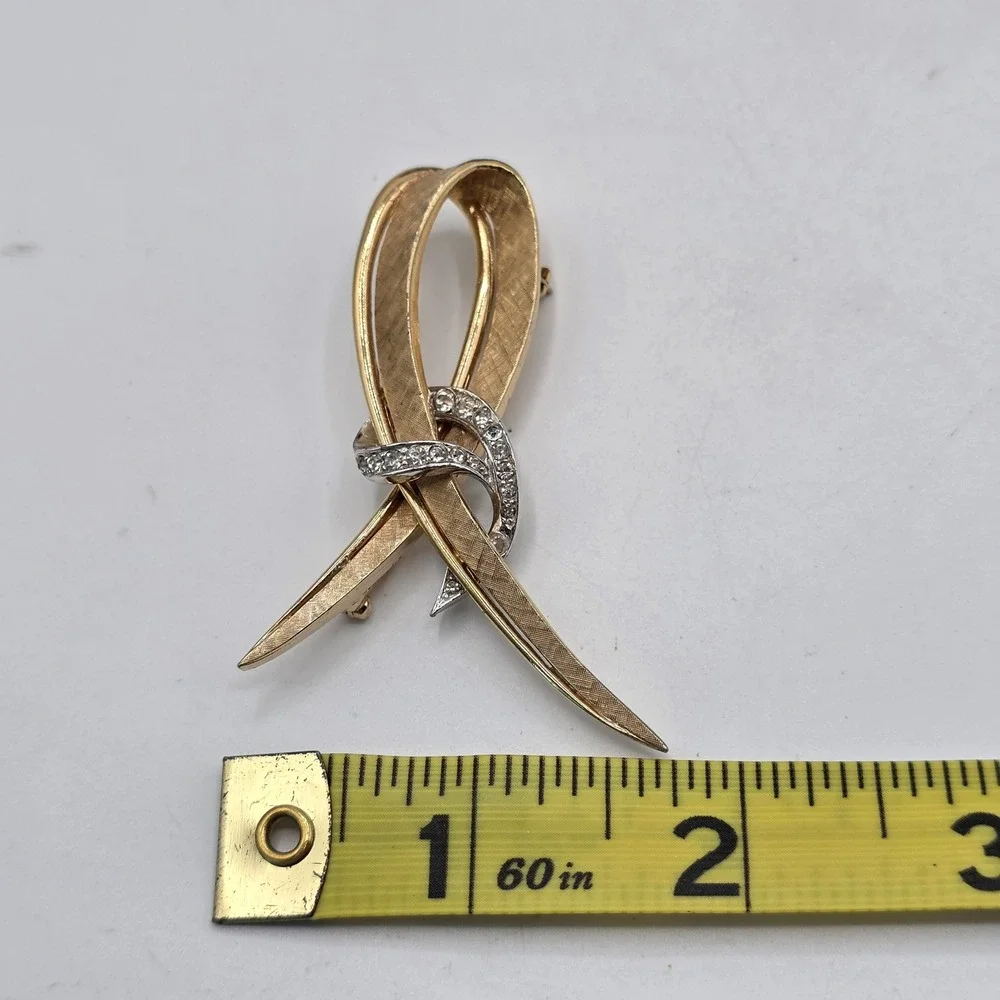 Vintage Boucher 9607 Gold Silver Tone Rhinestone Abstract Ribbon Bow Brooch Pin